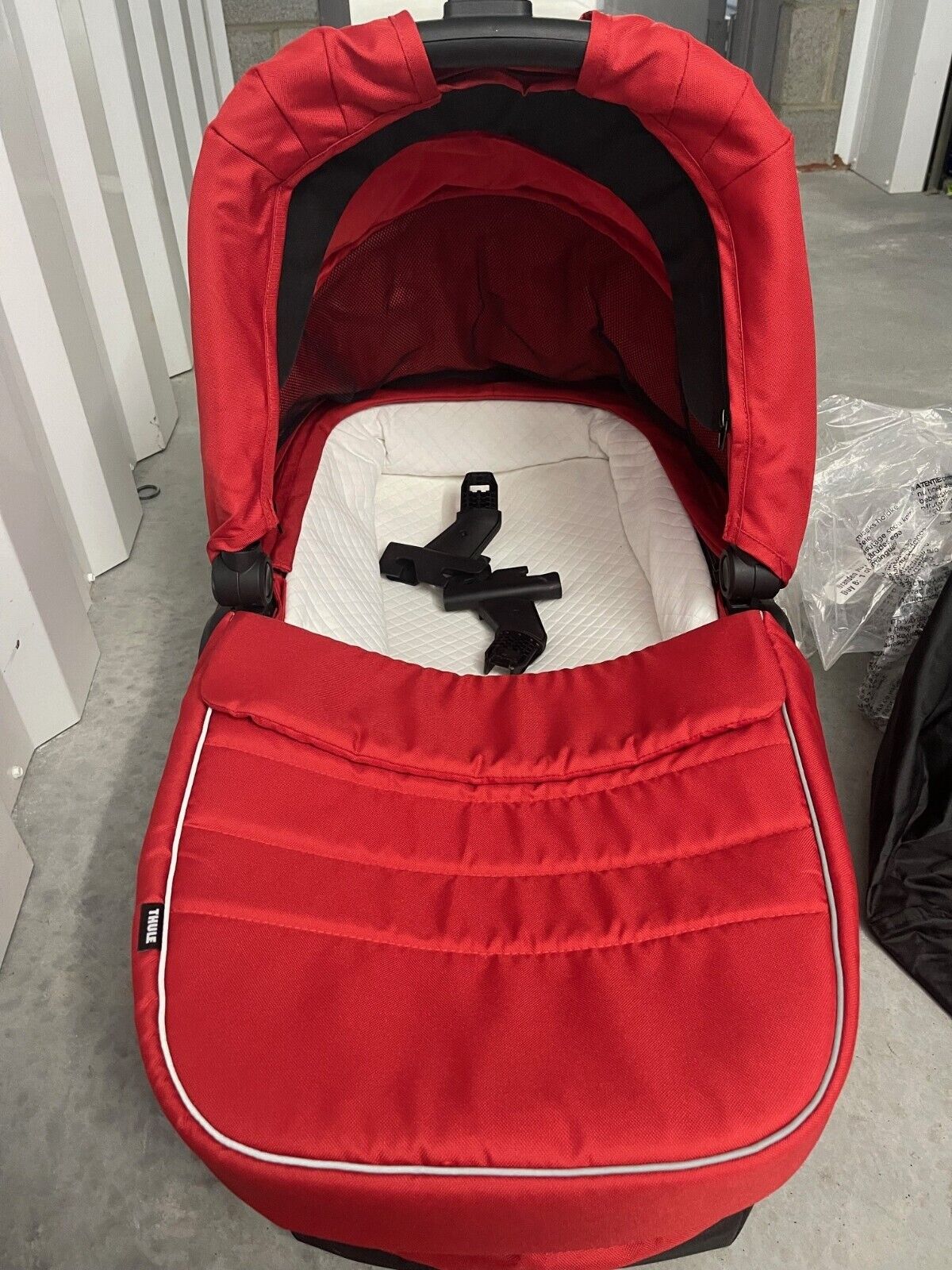 Thule Sleek Bassinet, RED, Carrier, No Stroller